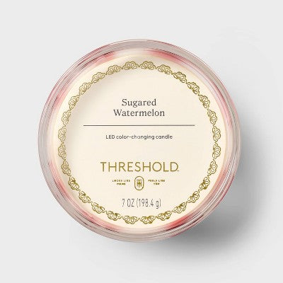 Świeca w szklanym słoiku z tłoczonym motywem kokardy, zmieniająca kolor, 7 oz (czerwona)